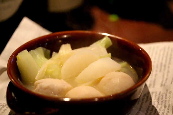 神田６５料理「里芋、かぶ、白ネギのポトフ風」