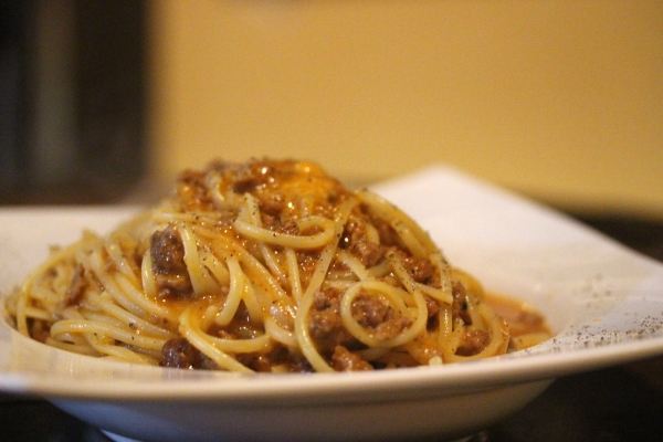 神田６５料理「パスタ・鴨とオレンジのラグーソース」